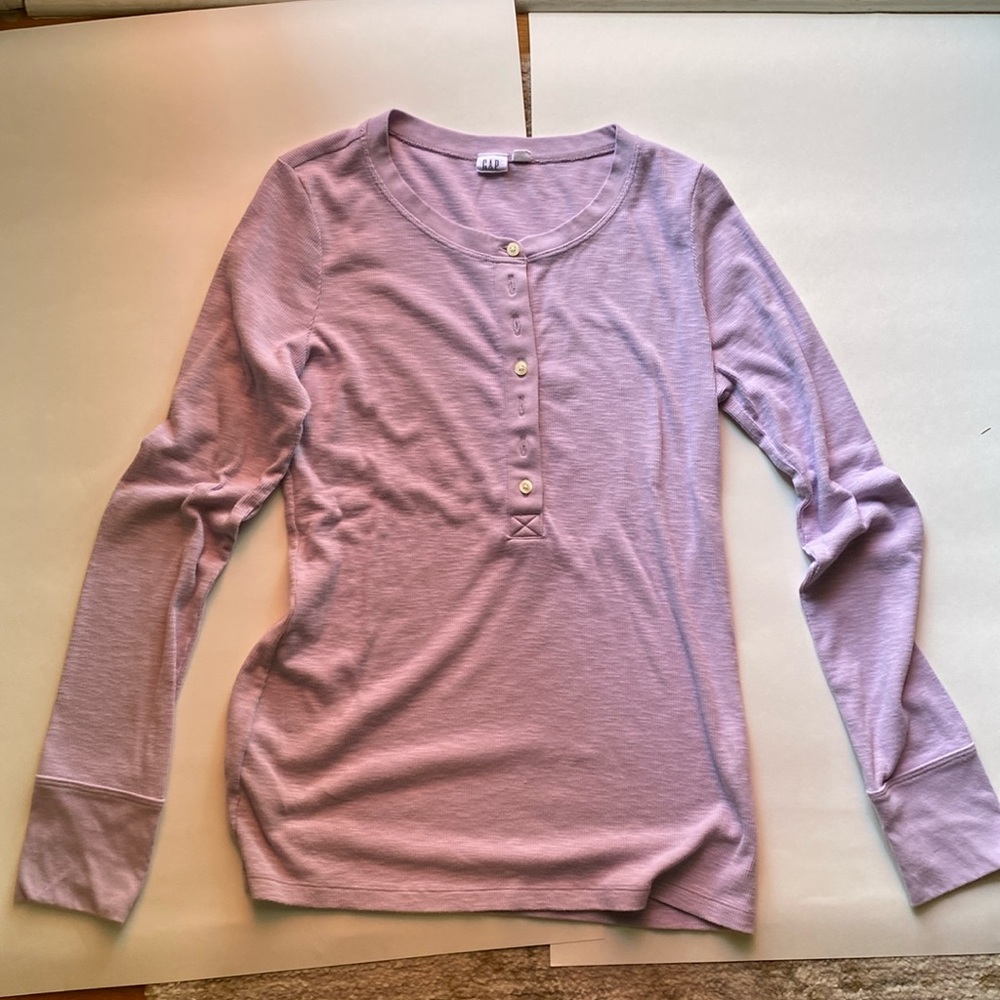 Lilac cotton knit top in size small. Only worn several times. Very comfortable.